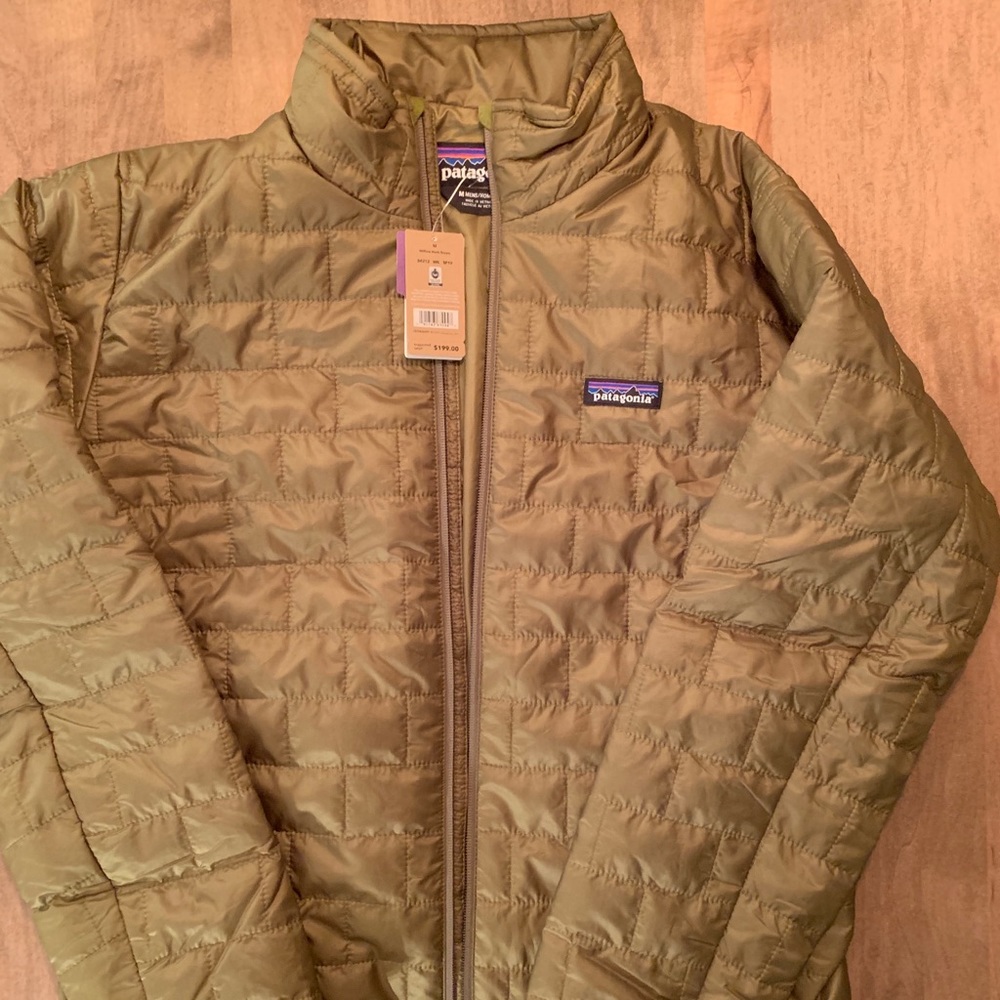 Nano puff zip NWT size medium